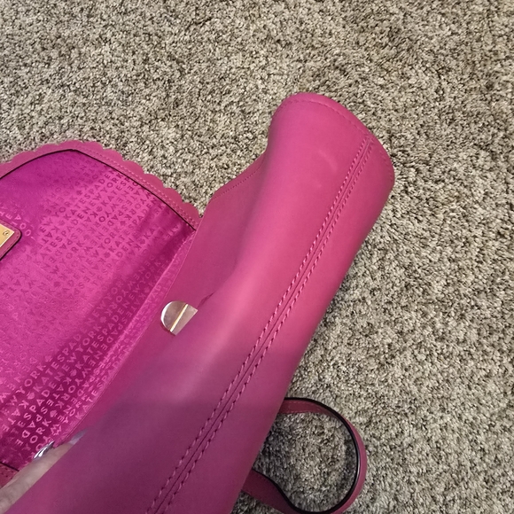 Pink Scalloped Women's Bag - Picture 3 of 4